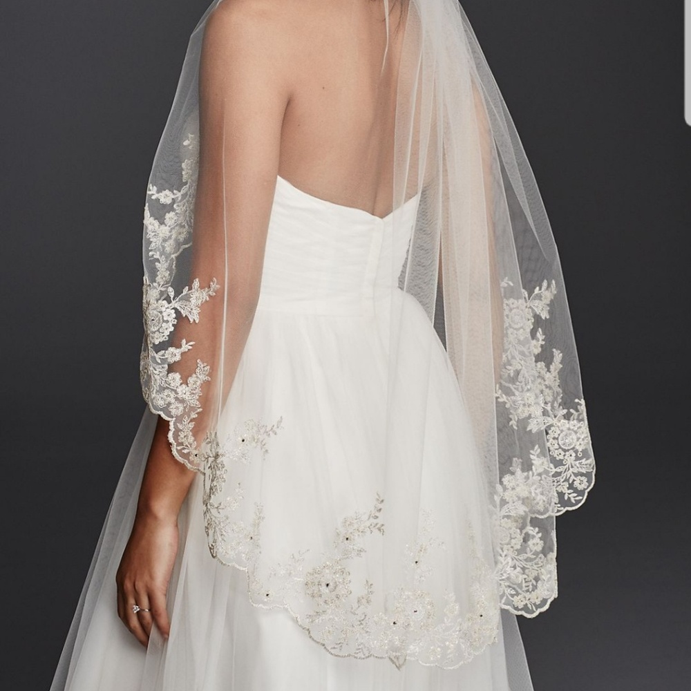 Mid veil with scalloped and beaded flowery edges